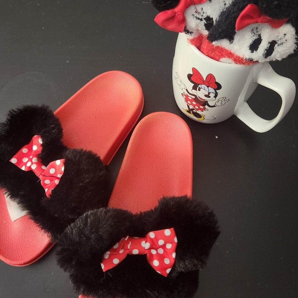 Minnie Mouse Gift Set - Mug and Socks Incl.
